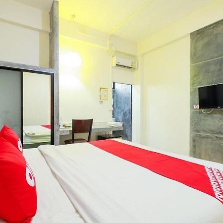 Oyo 412 7 Days Hotel Čiang Mai Exteriér fotografie