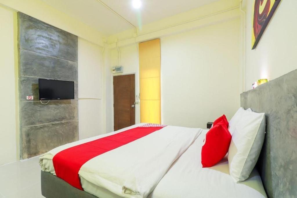 Oyo 412 7 Days Hotel Čiang Mai Exteriér fotografie