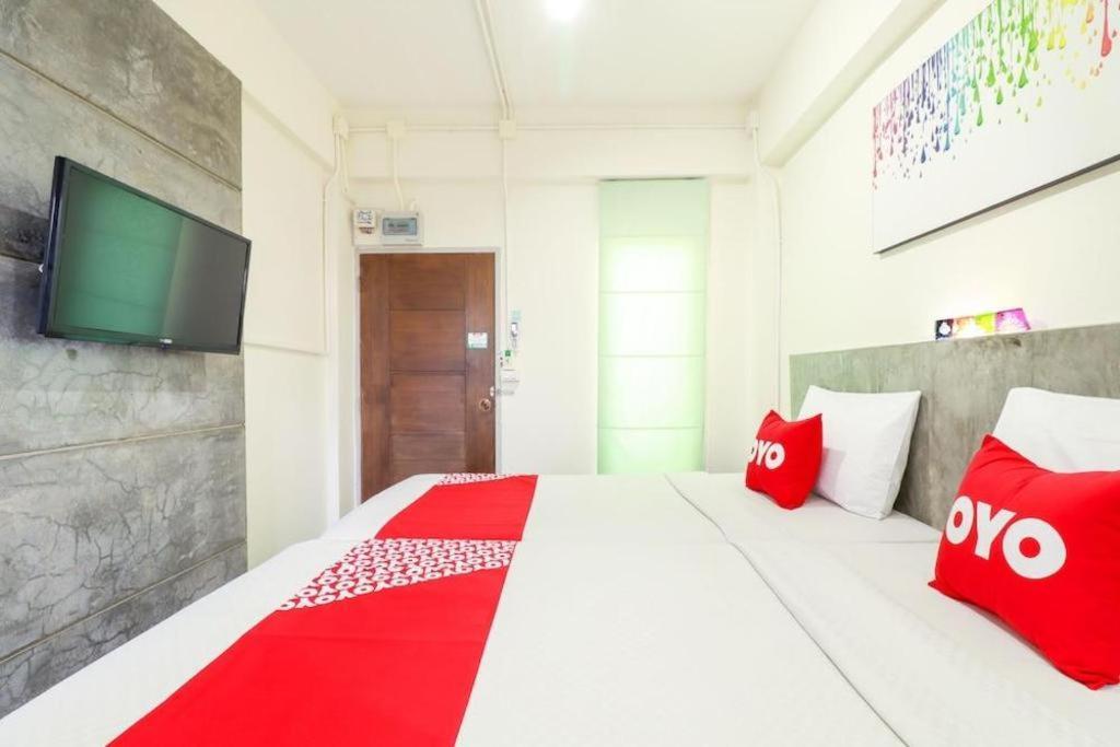 Oyo 412 7 Days Hotel Čiang Mai Exteriér fotografie