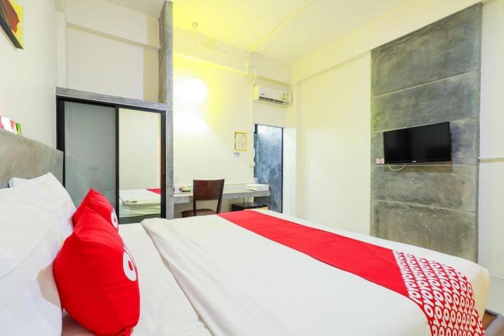 Oyo 412 7 Days Hotel Čiang Mai Exteriér fotografie