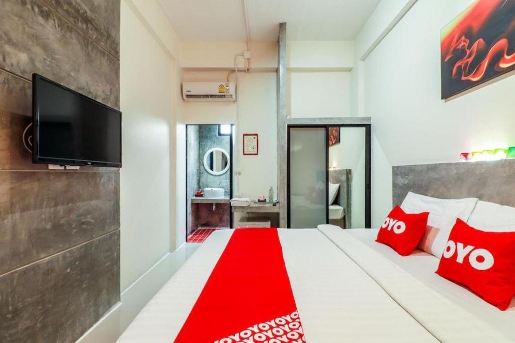 Oyo 412 7 Days Hotel Čiang Mai Exteriér fotografie