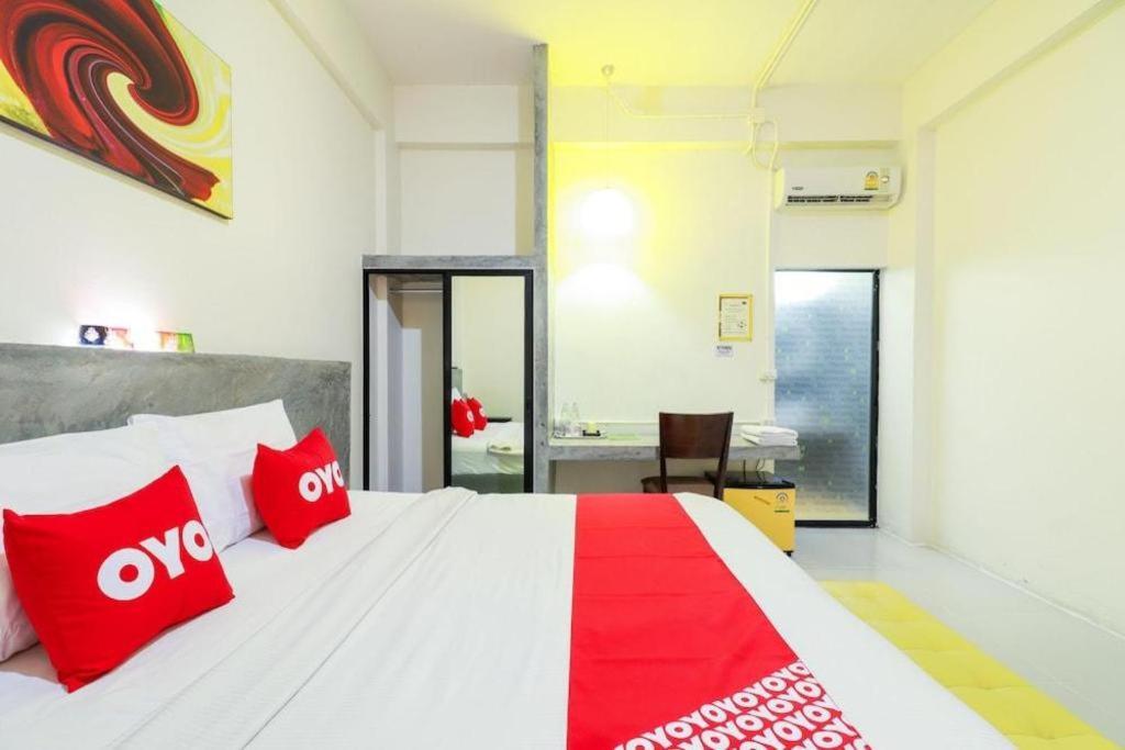 Oyo 412 7 Days Hotel Čiang Mai Exteriér fotografie