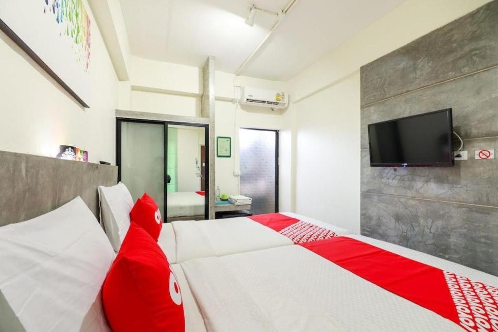 Oyo 412 7 Days Hotel Čiang Mai Exteriér fotografie
