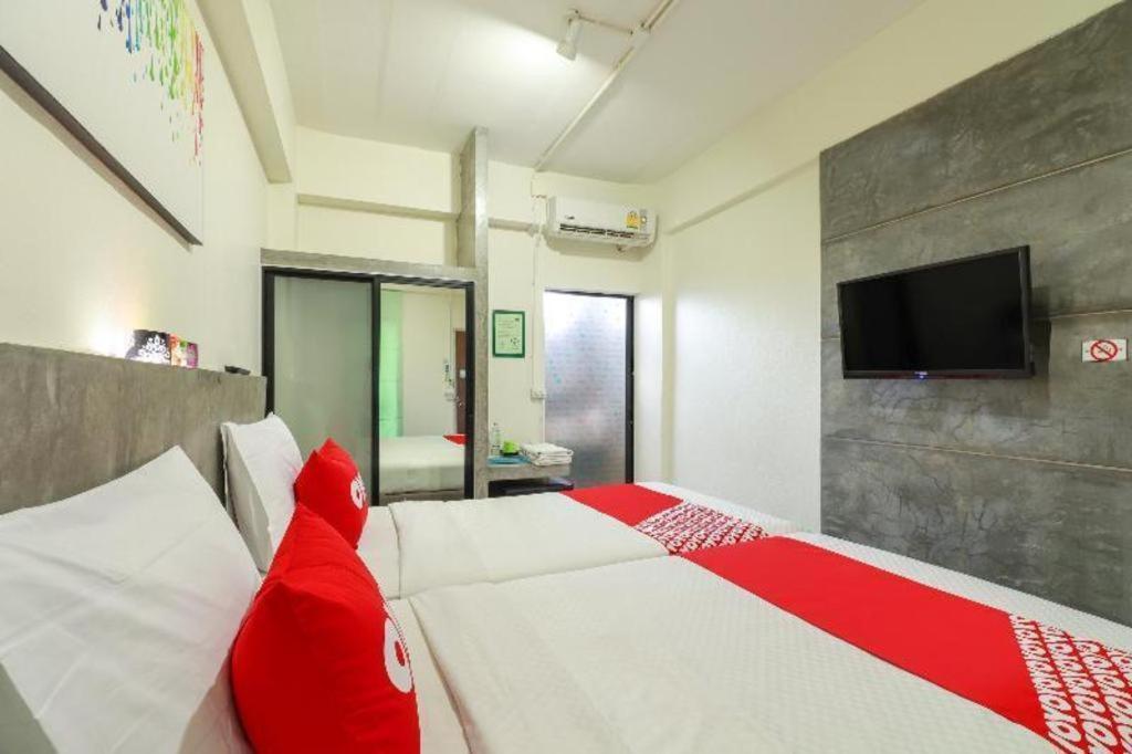 Oyo 412 7 Days Hotel Čiang Mai Exteriér fotografie