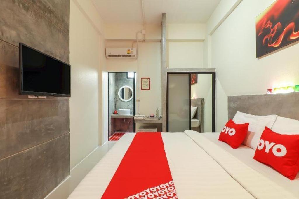 Oyo 412 7 Days Hotel Čiang Mai Exteriér fotografie