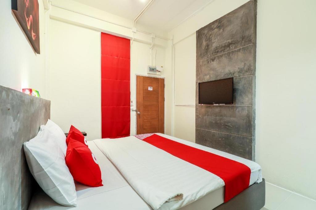Oyo 412 7 Days Hotel Čiang Mai Exteriér fotografie