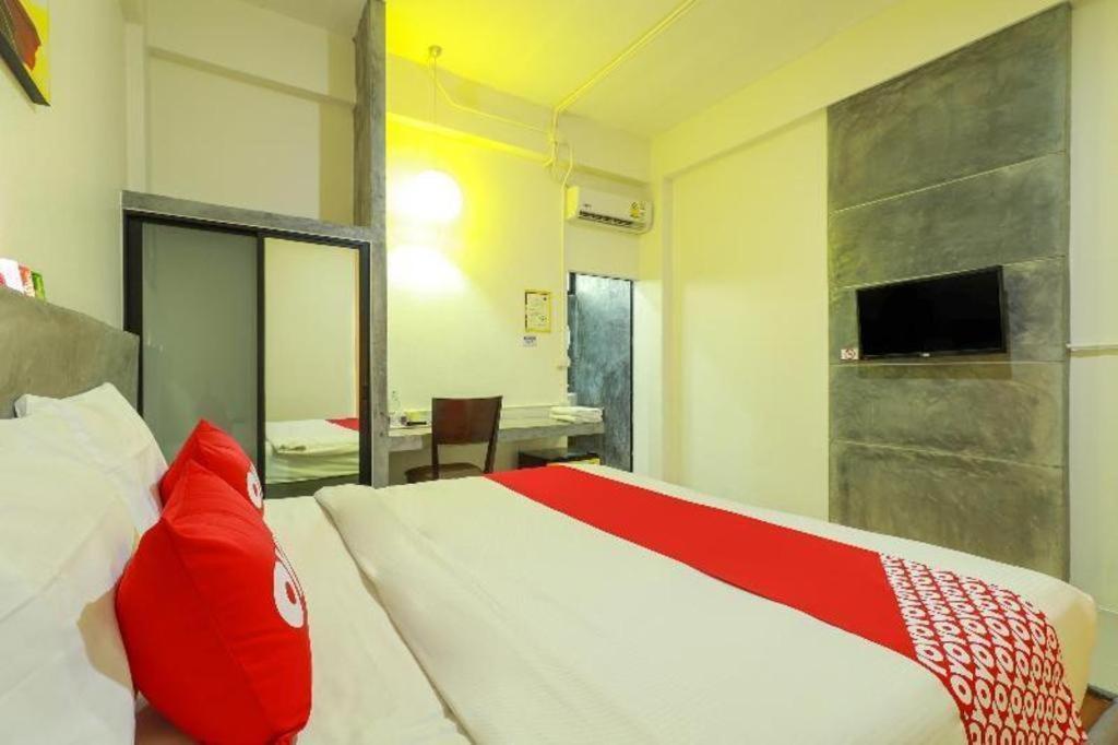 Oyo 412 7 Days Hotel Čiang Mai Exteriér fotografie