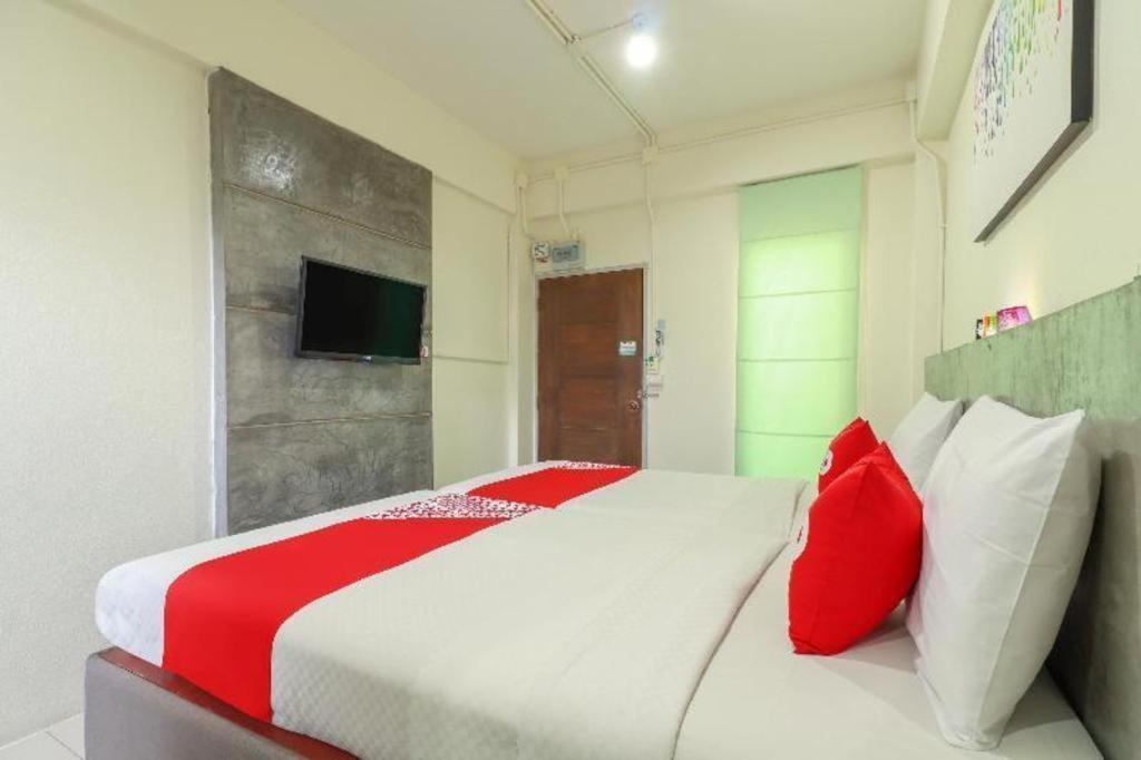 Oyo 412 7 Days Hotel Čiang Mai Exteriér fotografie