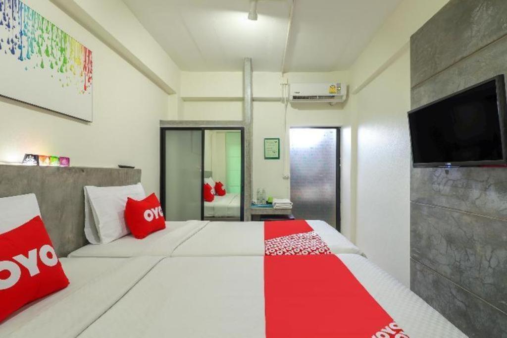 Oyo 412 7 Days Hotel Čiang Mai Exteriér fotografie