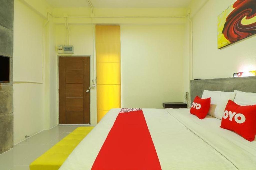Oyo 412 7 Days Hotel Čiang Mai Exteriér fotografie