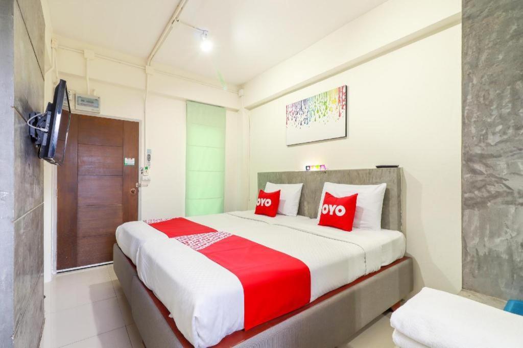 Oyo 412 7 Days Hotel Čiang Mai Exteriér fotografie