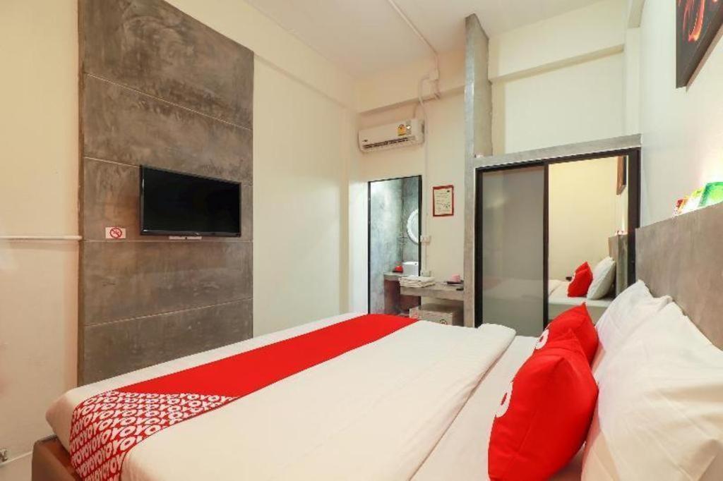 Oyo 412 7 Days Hotel Čiang Mai Exteriér fotografie